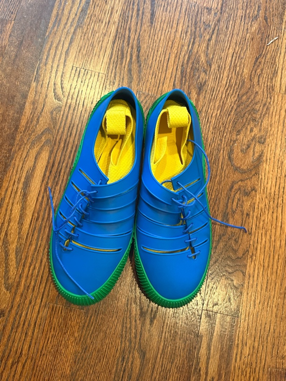 Bottega Veneta Rubber Green & Blue Lace-Up Water Shoes - Picture 3 of 9